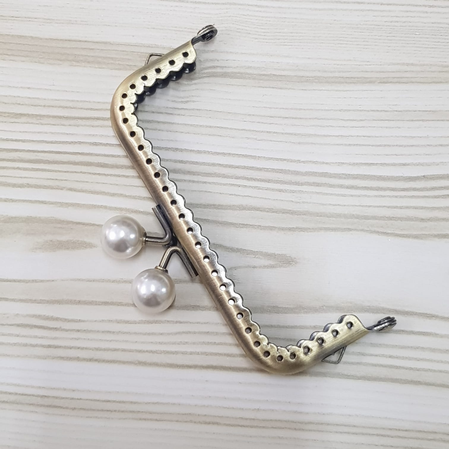 Μεταλλικό κούμπωμα 8.5cm μπρονζέ με πέρλα 212