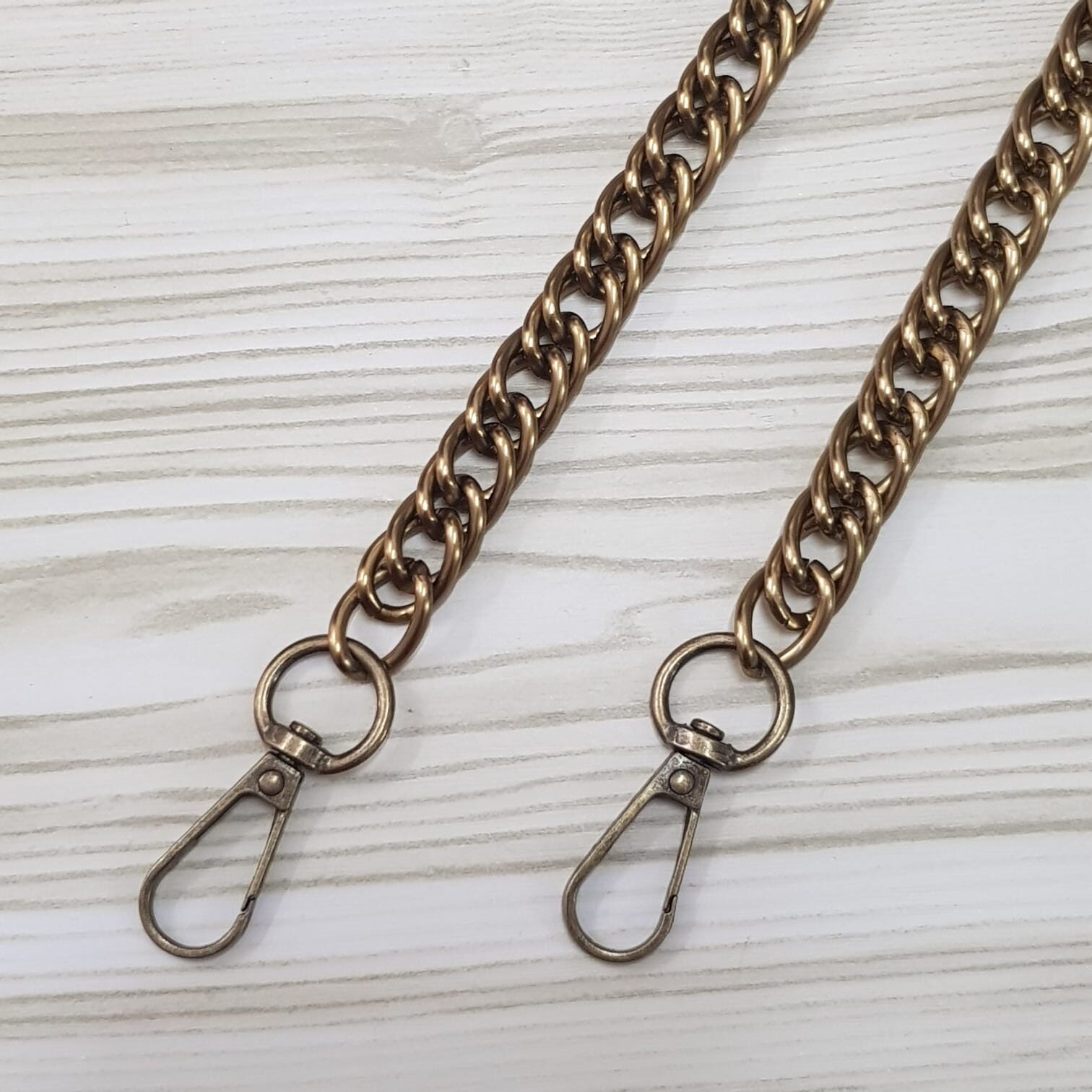Αλυσίδα μπρονζέ Μεταλλική (1cm x1.20cm) με γάντζο 30-4